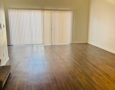 1632 S River Drive - Photo Thumbnail 6