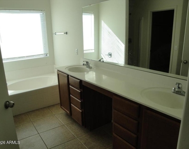 35965 W Costa Blanca Drive - Photo Thumbnail 9