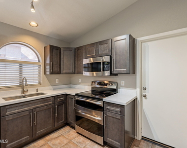 491 E Devon Drive - Photo Thumbnail 10