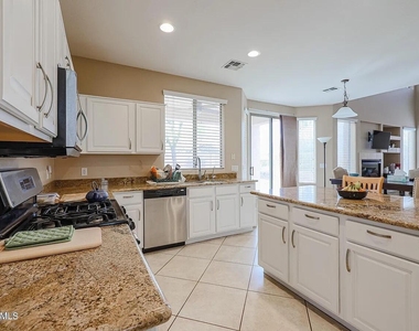 5929 W Blue Sky Drive - Photo Thumbnail 10