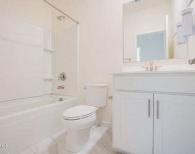 8343 N 22nd Drive - Photo Thumbnail 17