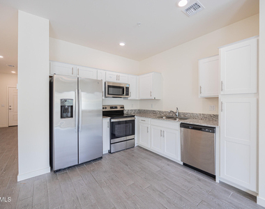 8343 N 22nd Drive - Photo Thumbnail 6