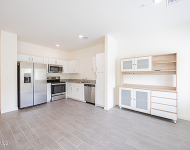 8343 N 22nd Drive - Photo Thumbnail 5