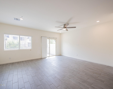 8343 N 22nd Drive - Photo Thumbnail 7