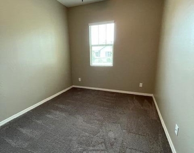 4511 E Jones Street - Photo Thumbnail 12