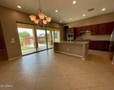 4511 E Jones Street - Photo Thumbnail 7