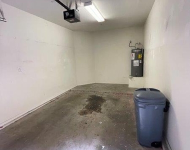 7021 E Earll Drive - Photo Thumbnail 20