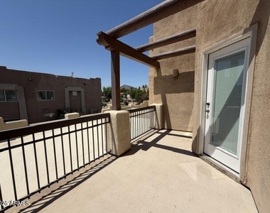 7021 E Earll Drive - Photo Thumbnail 16