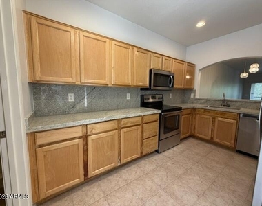 7021 E Earll Drive - Photo Thumbnail 3