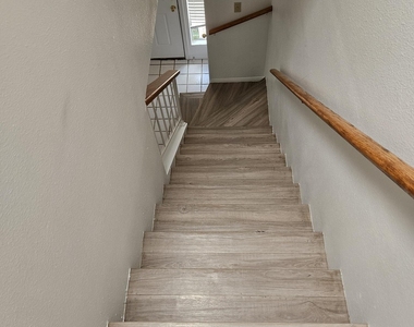 707 W 13th Street - Photo Thumbnail 9