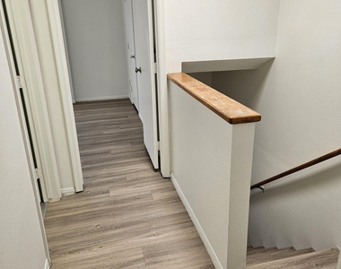 707 W 13th Street - Photo Thumbnail 11
