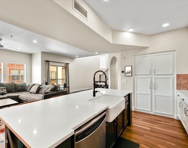 3935 E Rough Rider Road - Photo Thumbnail 1