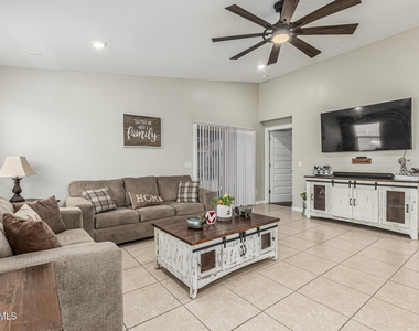 4028 S 95th Lane - Photo Thumbnail 7
