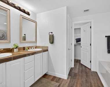 15221 N Clubgate Drive - Photo Thumbnail 13