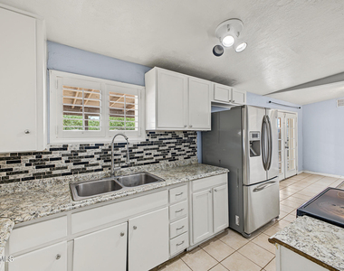 3815 N 50th Drive - Photo Thumbnail 13