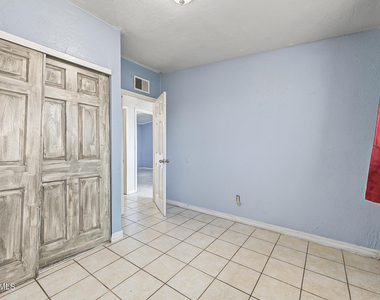 3815 N 50th Drive - Photo Thumbnail 25