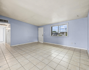 3815 N 50th Drive - Photo Thumbnail 8