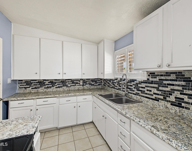 3815 N 50th Drive - Photo Thumbnail 11