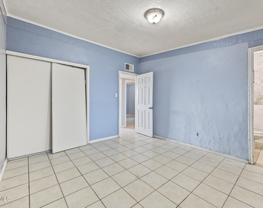 3815 N 50th Drive - Photo Thumbnail 17