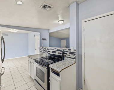 3815 N 50th Drive - Photo Thumbnail 14