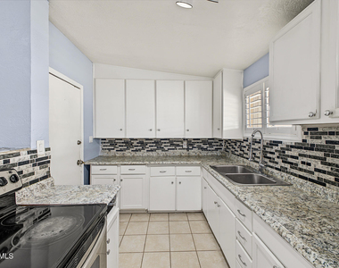 3815 N 50th Drive - Photo Thumbnail 12