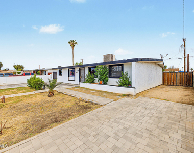 3815 N 50th Drive - Photo Thumbnail 4
