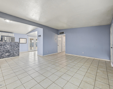 3815 N 50th Drive - Photo Thumbnail 7