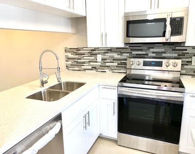 2750 Forest Hills Boulevard - Photo Thumbnail 15