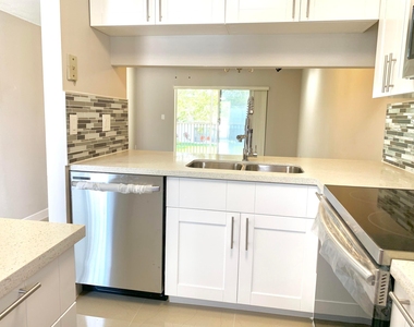 2750 Forest Hills Boulevard - Photo Thumbnail 19