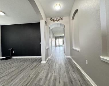 10868 Standing Stone Drive - Photo Thumbnail 3