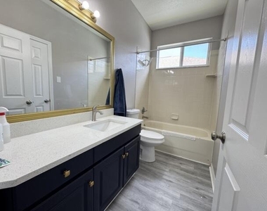 10868 Standing Stone Drive - Photo Thumbnail 32