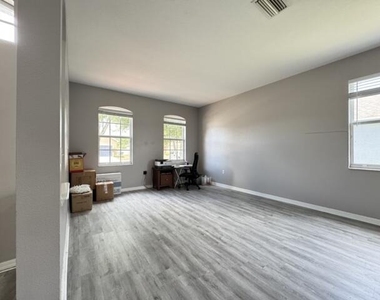 10868 Standing Stone Drive - Photo Thumbnail 5