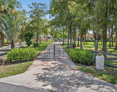 17218 Shetland Lane - Photo Thumbnail 27