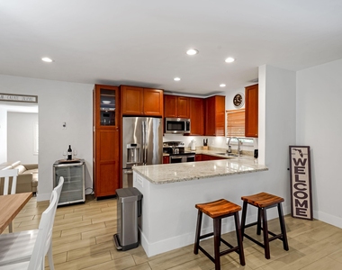401 Nw 21st Court - Photo Thumbnail 4