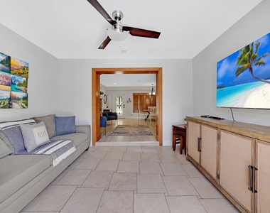 401 Nw 21st Court - Photo Thumbnail 14