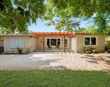 401 Nw 21st Court - Photo Thumbnail 1