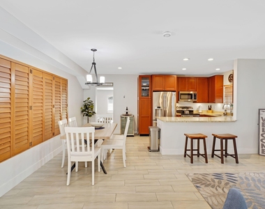 401 Nw 21st Court - Photo Thumbnail 3