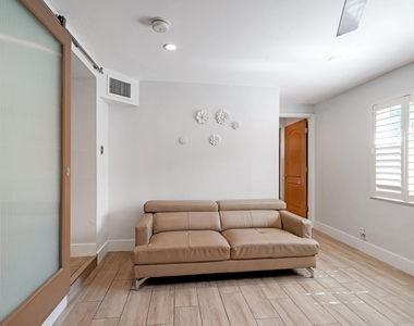 401 Nw 21st Court - Photo Thumbnail 29