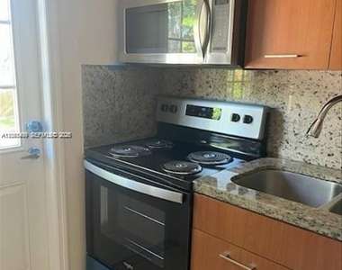 4038 Sw 9th Terrace - Photo Thumbnail 2