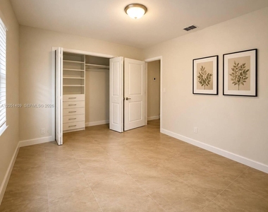 4038 Sw 9th Terrace - Photo Thumbnail 3