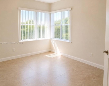 4038 Sw 9th Terrace - Photo Thumbnail 4