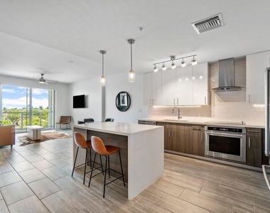 236 Se 5th Avenue - Photo Thumbnail 3