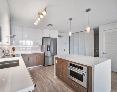 236 Se 5th Avenue - Photo Thumbnail 4