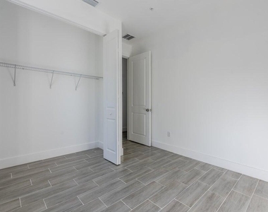 248 Rotonda Boulevard N - Photo Thumbnail 3