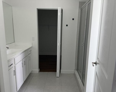 220 Se Woodbark Street - Photo Thumbnail 8