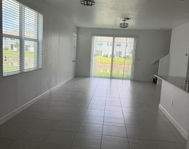 220 Se Woodbark Street - Photo Thumbnail 4