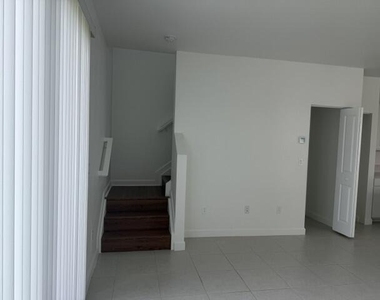 220 Se Woodbark Street - Photo Thumbnail 6