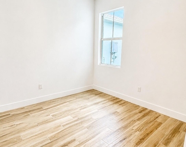 10075 Dreamweaver Road - Photo Thumbnail 5