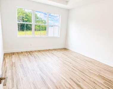 10075 Dreamweaver Road - Photo Thumbnail 6