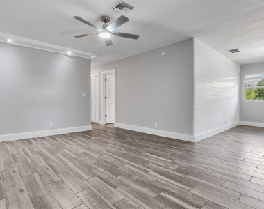 10131 Nw 35th Street - Photo Thumbnail 3